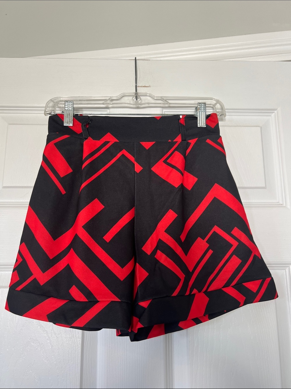 ๐ท6/$20๐ท SHEIN Black & Red Geometric High-Waist Skort